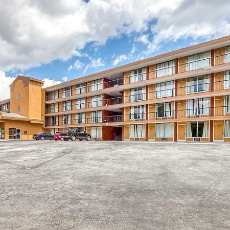 Budgetel Inn & Suites Forest Park Exterior photo