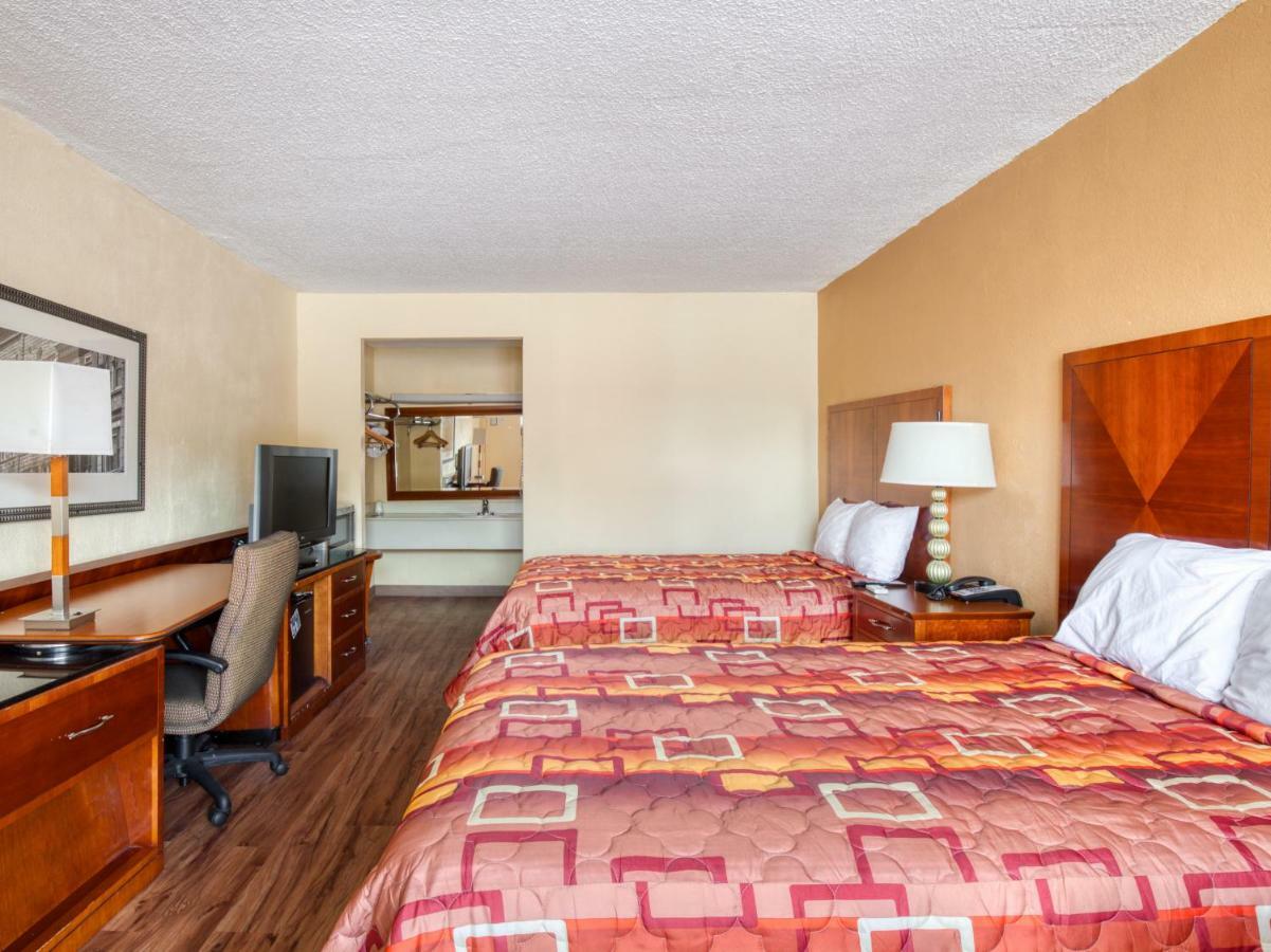 Budgetel Inn & Suites Forest Park Exterior photo