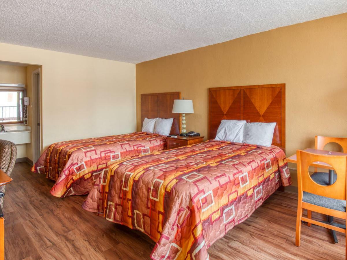 Budgetel Inn & Suites Forest Park Exterior photo