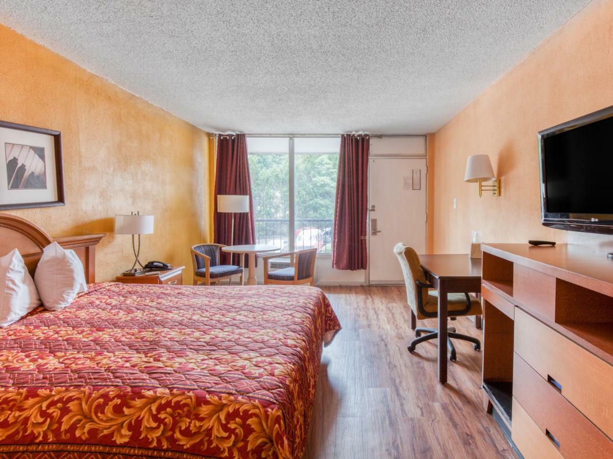 Budgetel Inn & Suites Forest Park Exterior photo