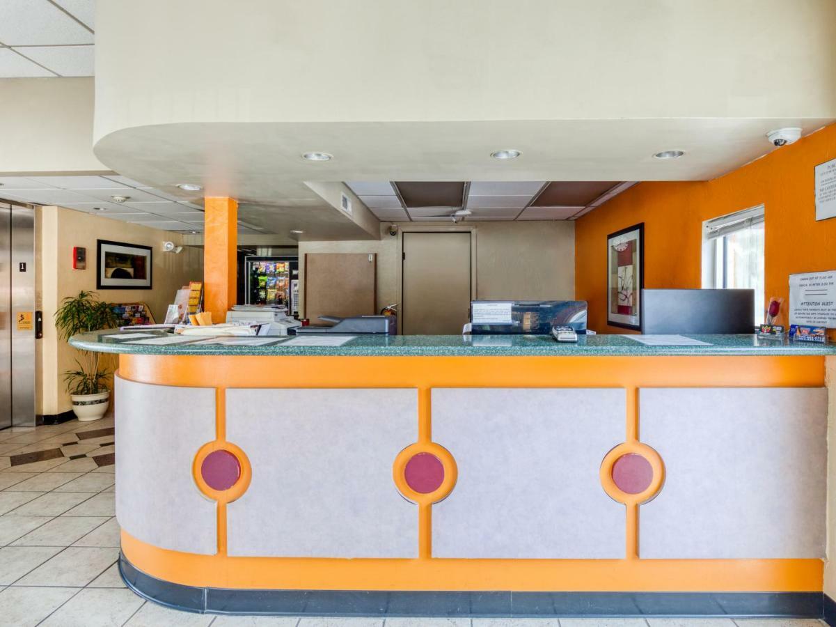 Budgetel Inn & Suites Forest Park Exterior photo