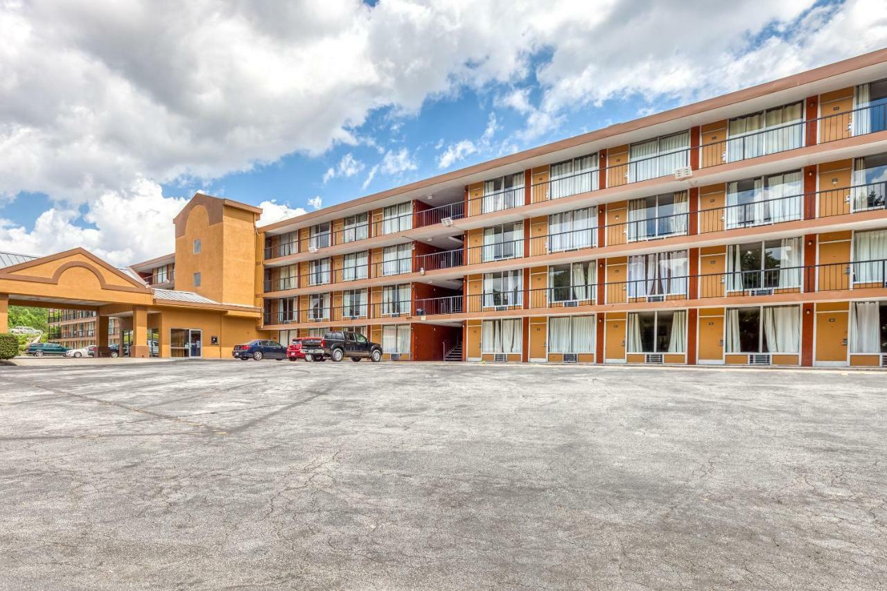 Budgetel Inn & Suites Forest Park Exterior photo