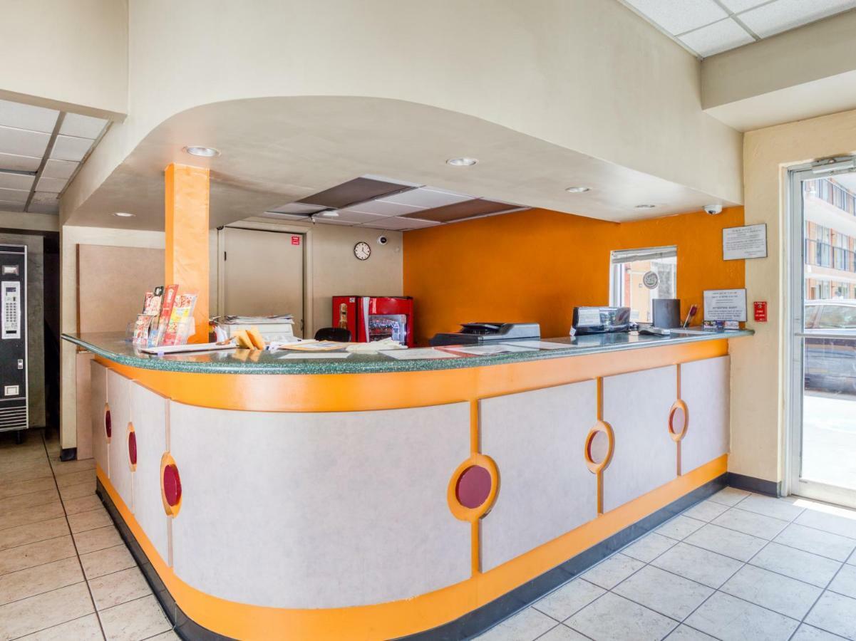 Budgetel Inn & Suites Forest Park Exterior photo