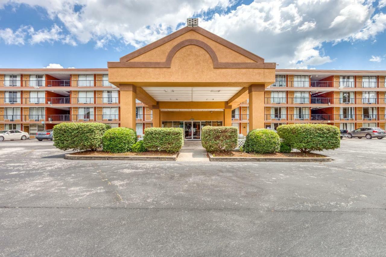 Budgetel Inn & Suites Forest Park Exterior photo