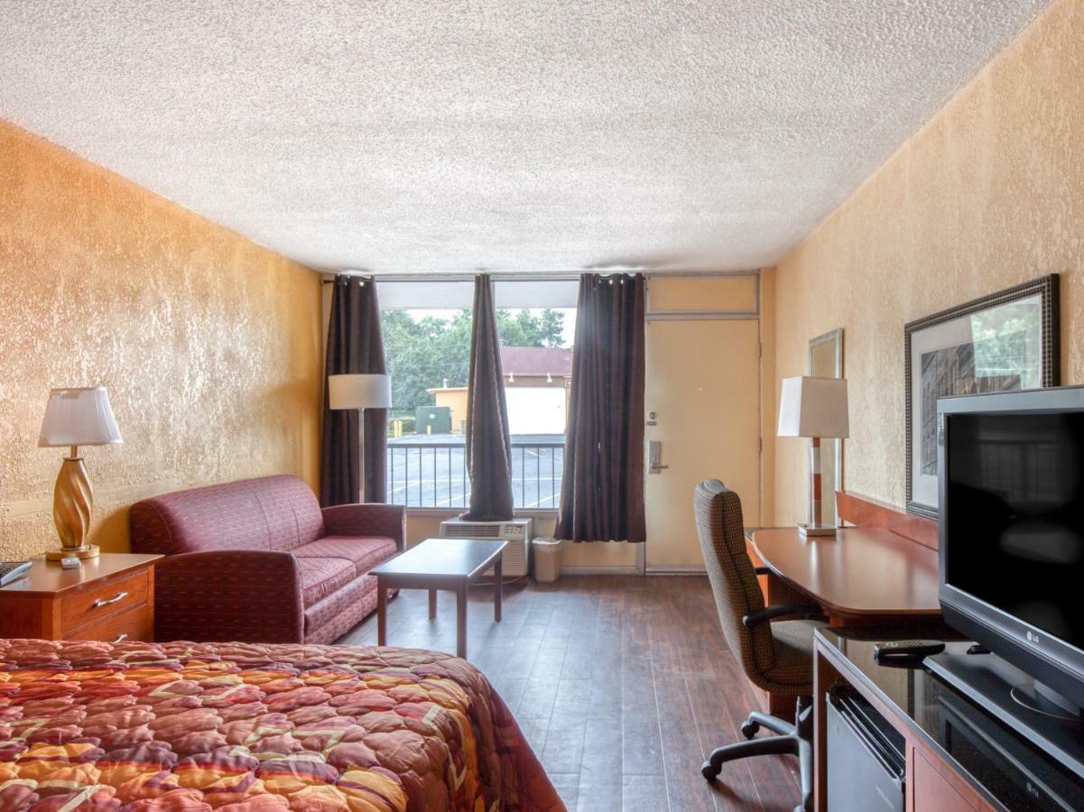 Budgetel Inn & Suites Forest Park Exterior photo